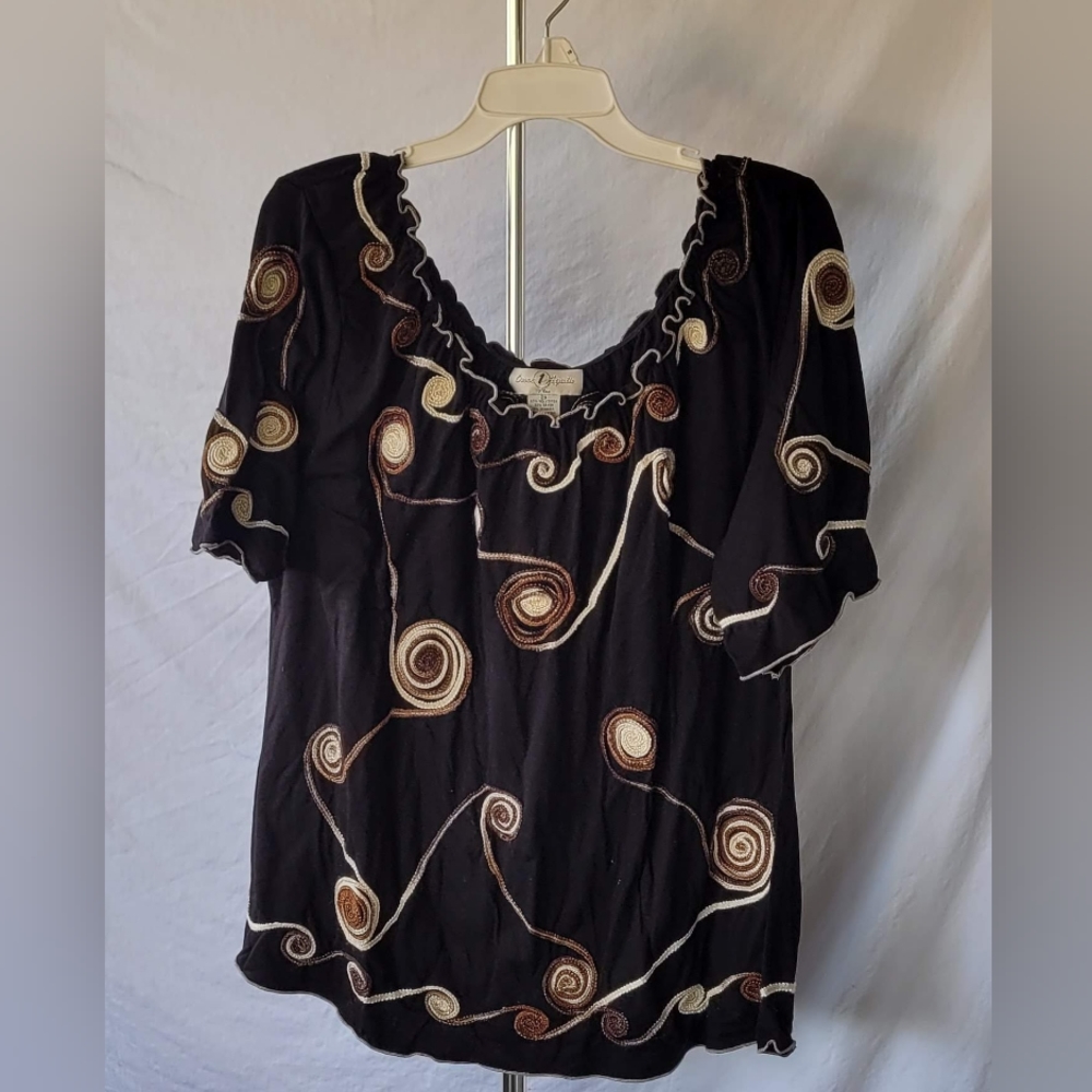 Once Again 2X / black, gold, cream blouse